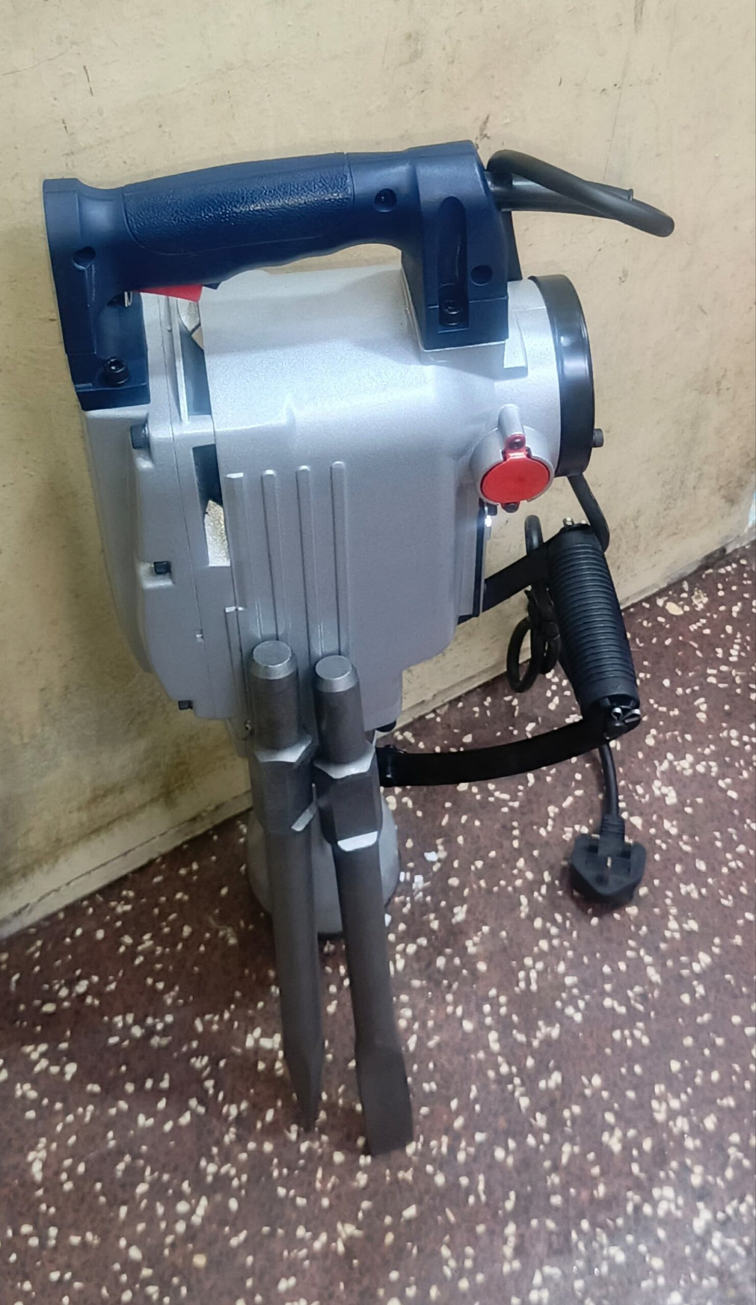 Heavy duty demolition hammer