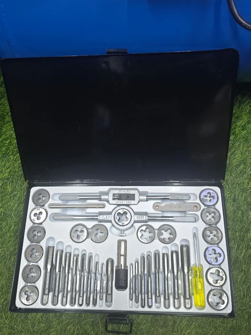 40pcs tap and die set